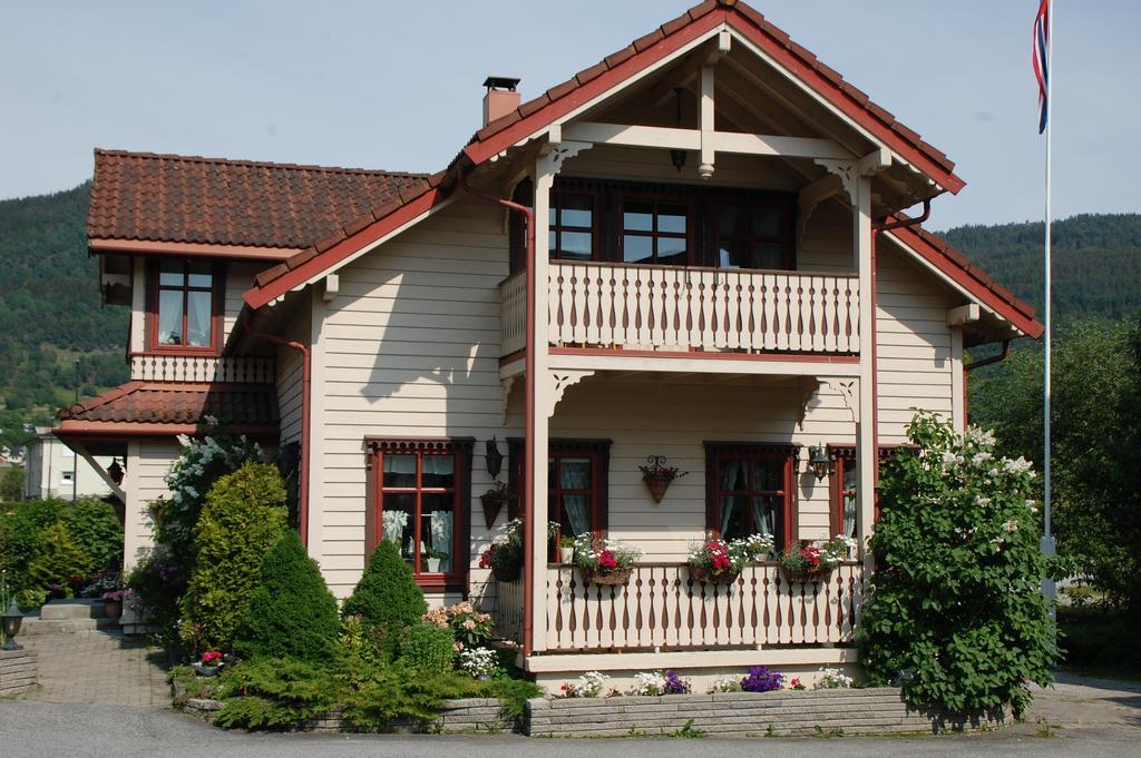 Eikum Hotel Hafslo Exterior photo